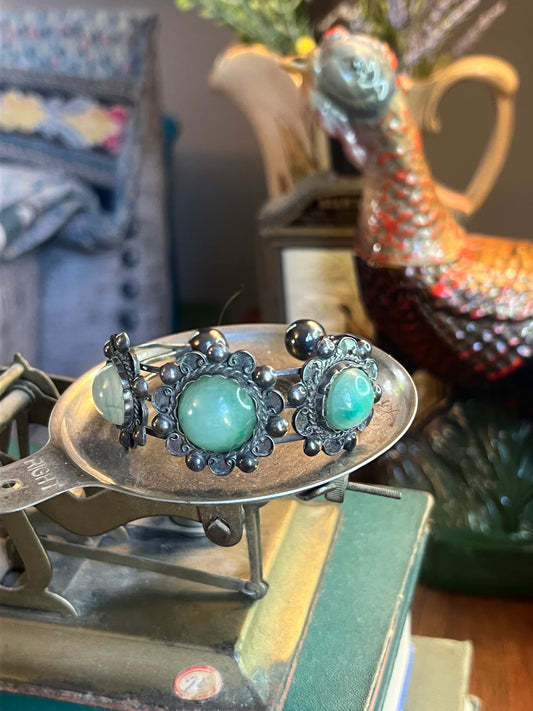Old Pawn Opaque Green 3-Stone Cuff
